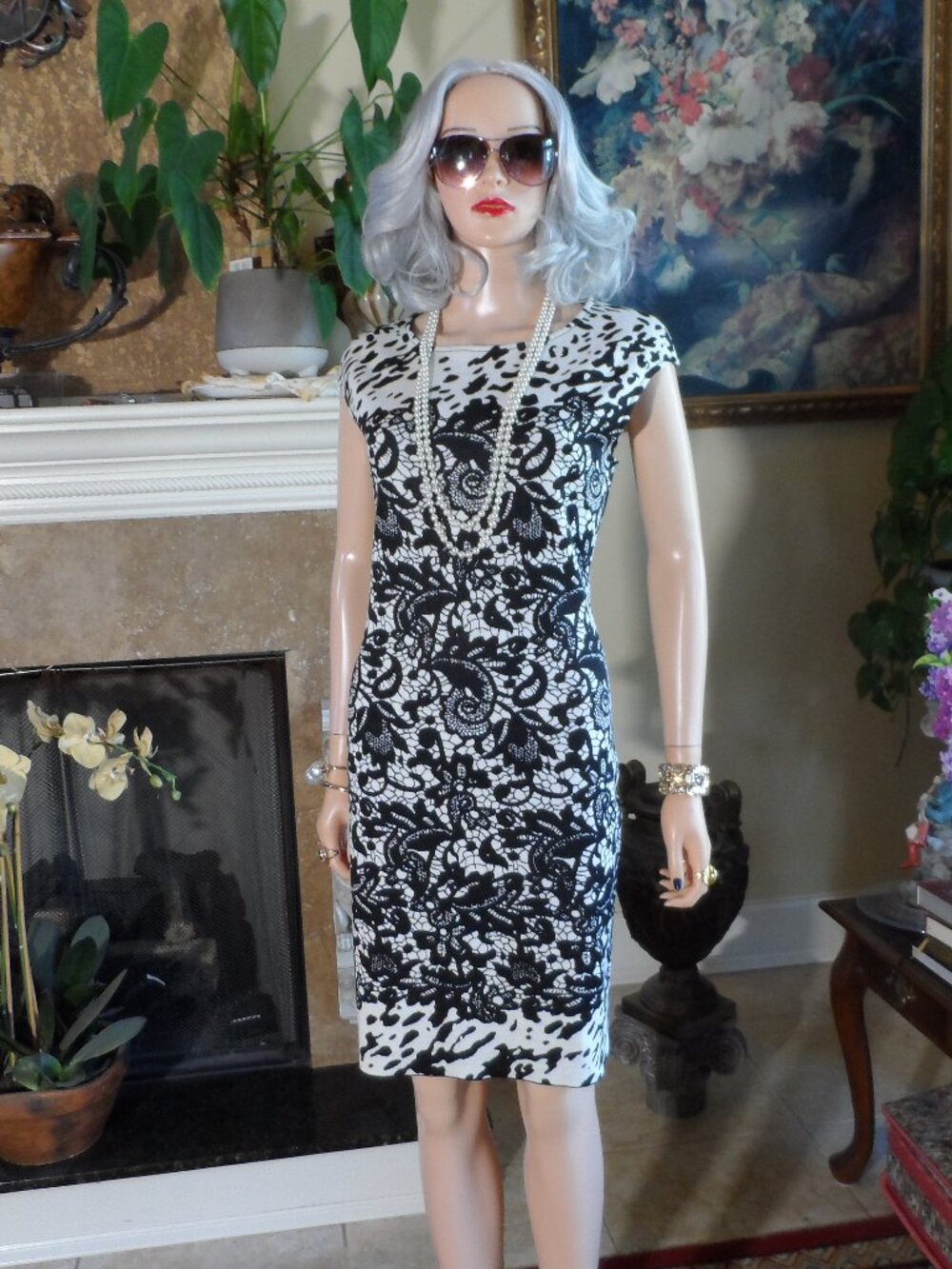 St. John Black & White Lace Print Knit Sheath Dress Size 10